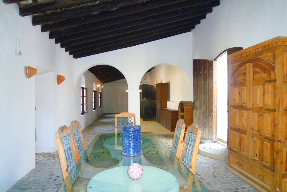 Spanien, Immobilie, Verkauf, Finca, ländliches Anwesen, Reitanlage, Reitplatz Naturliebhaber, Pferdeliebhaber, Alleinlage, Sanlucar de Barrameda, Andalusien, Pferdeboxen, Pool, Spa, Pferdekoppeln, Ferien, Gästeappartments, Luxus Anwesen, Cadiz, Weingt, historisches Weingut, Hubschrauberlandeplatz, Patio, Gartenanlage, Olivenhaine, Wein, Reitimmobilie, Jerez de la Frontera, Sevilla, Galerie, Gutshof, Bodega, Büro